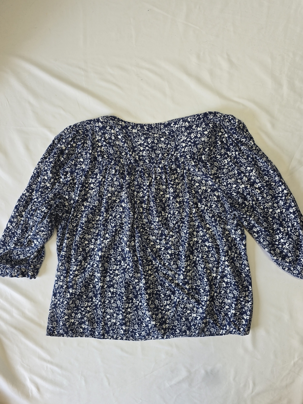 JNY Jones New York Dark Blue White Floral V-Neck Blouse Size 1X - Picture 7 of 9